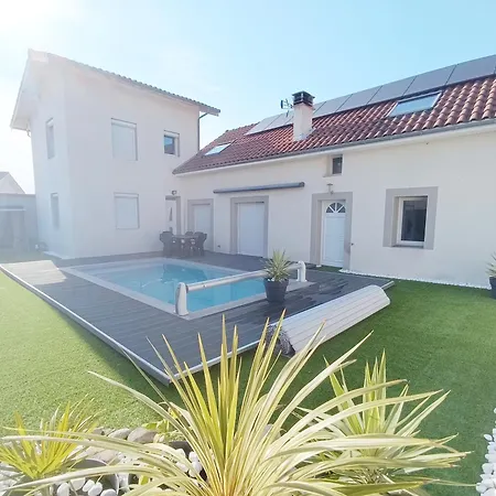 La De Julien Avec Piscine Rum i privatbostad