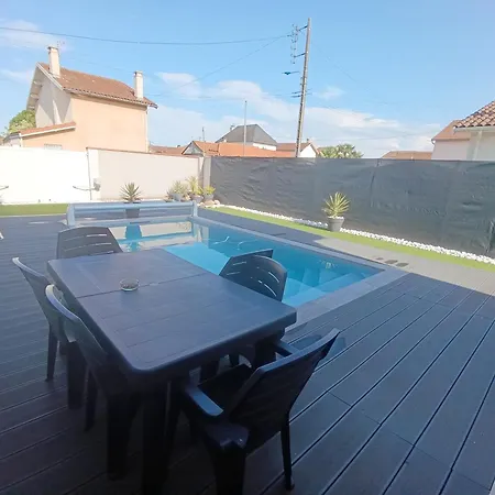 홈스테이 La De Julien Avec Piscine